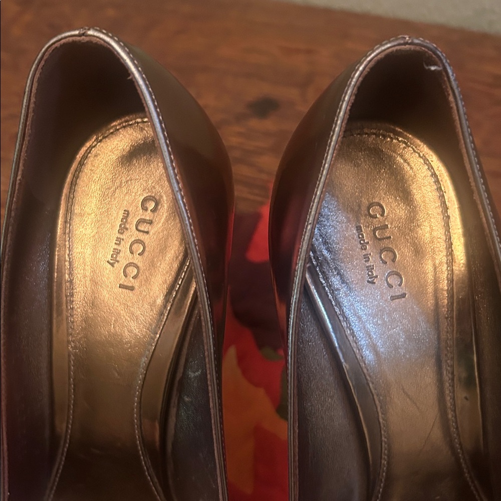 Gucci Metallic Mirror Gold Horse Bit Peep Toe Heels size 7.5 - Picture 6 of 17